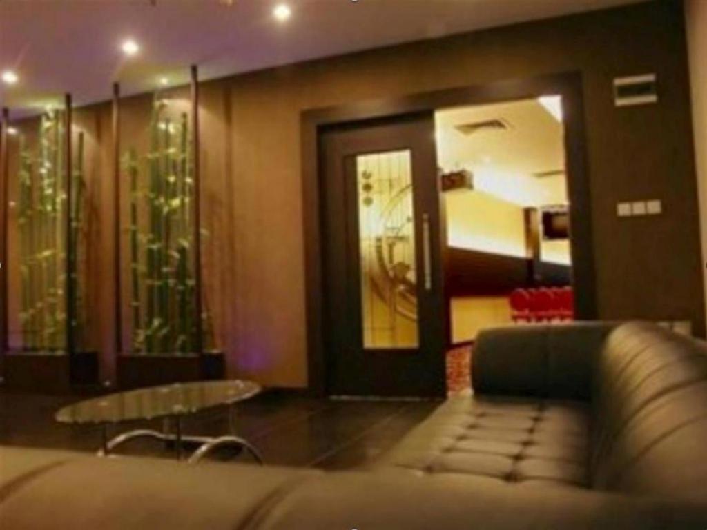 89 Hotel Batam Nagoya Exteriör bild