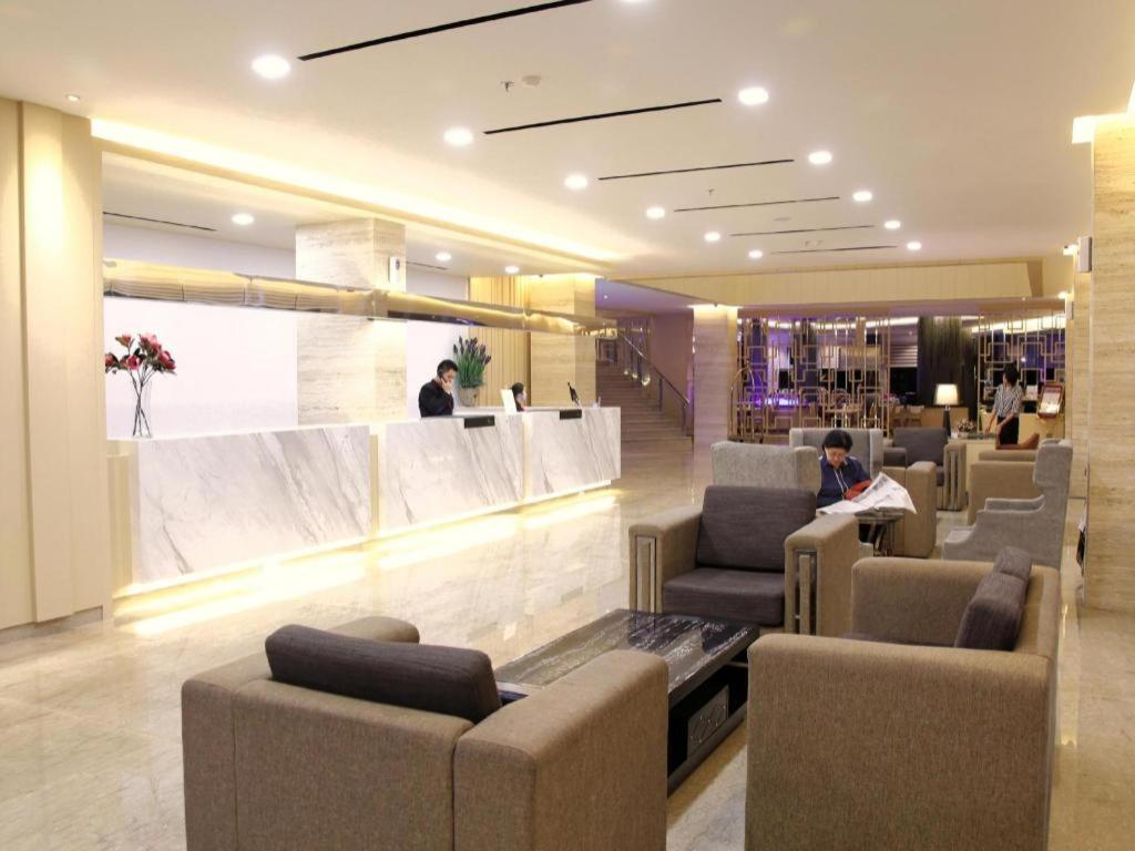 89 Hotel Batam Nagoya Exteriör bild