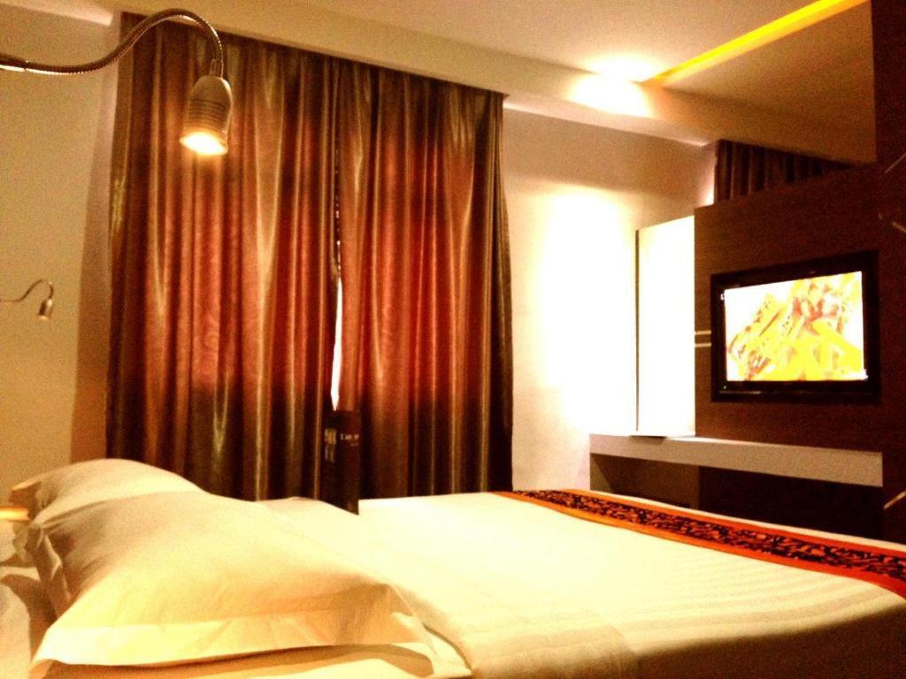 89 Hotel Batam Nagoya Exteriör bild
