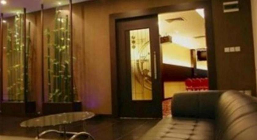 89 Hotel Batam Nagoya Exteriör bild