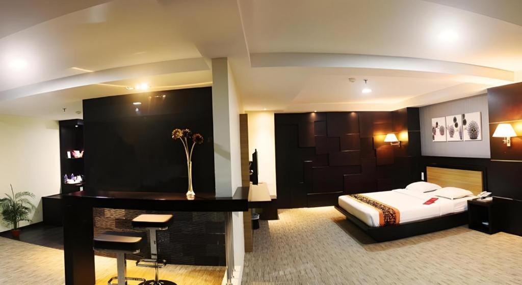 89 Hotel Batam Nagoya Exteriör bild